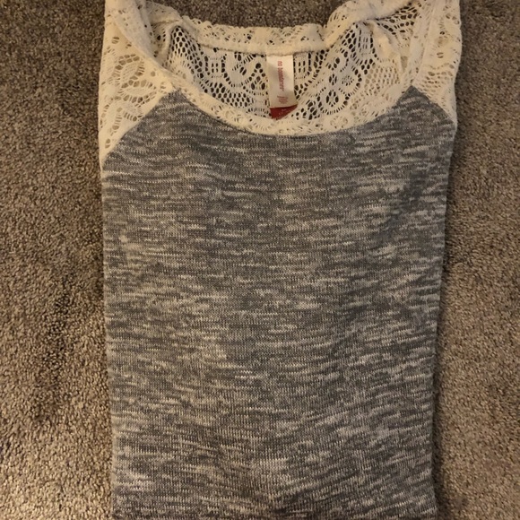 No Boundaries Sz. M Long sleeve top lace & grey - Picture 10 of 11
